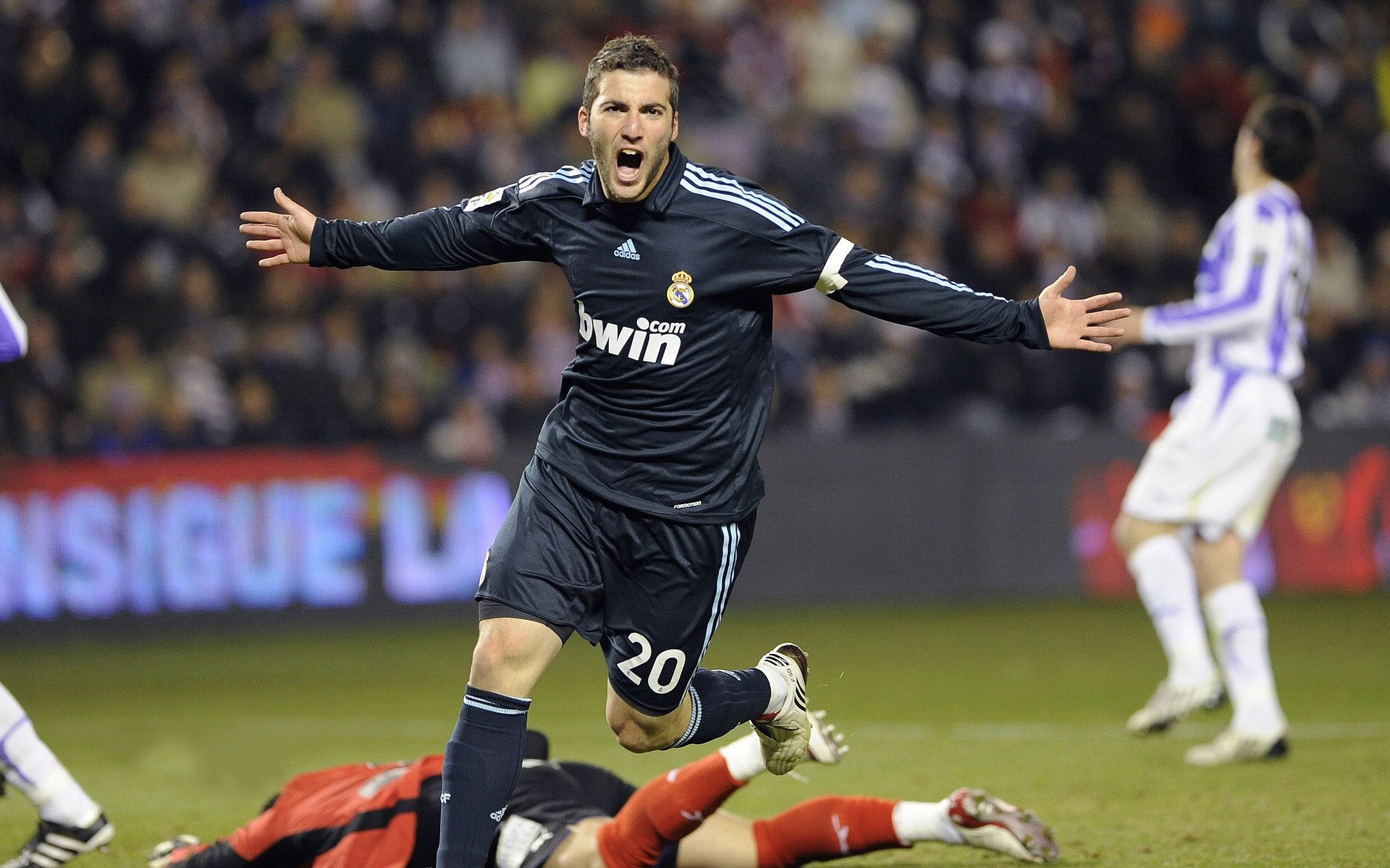 “德甲明星连续发威:豪门战绩稳步提升”,德甲名人